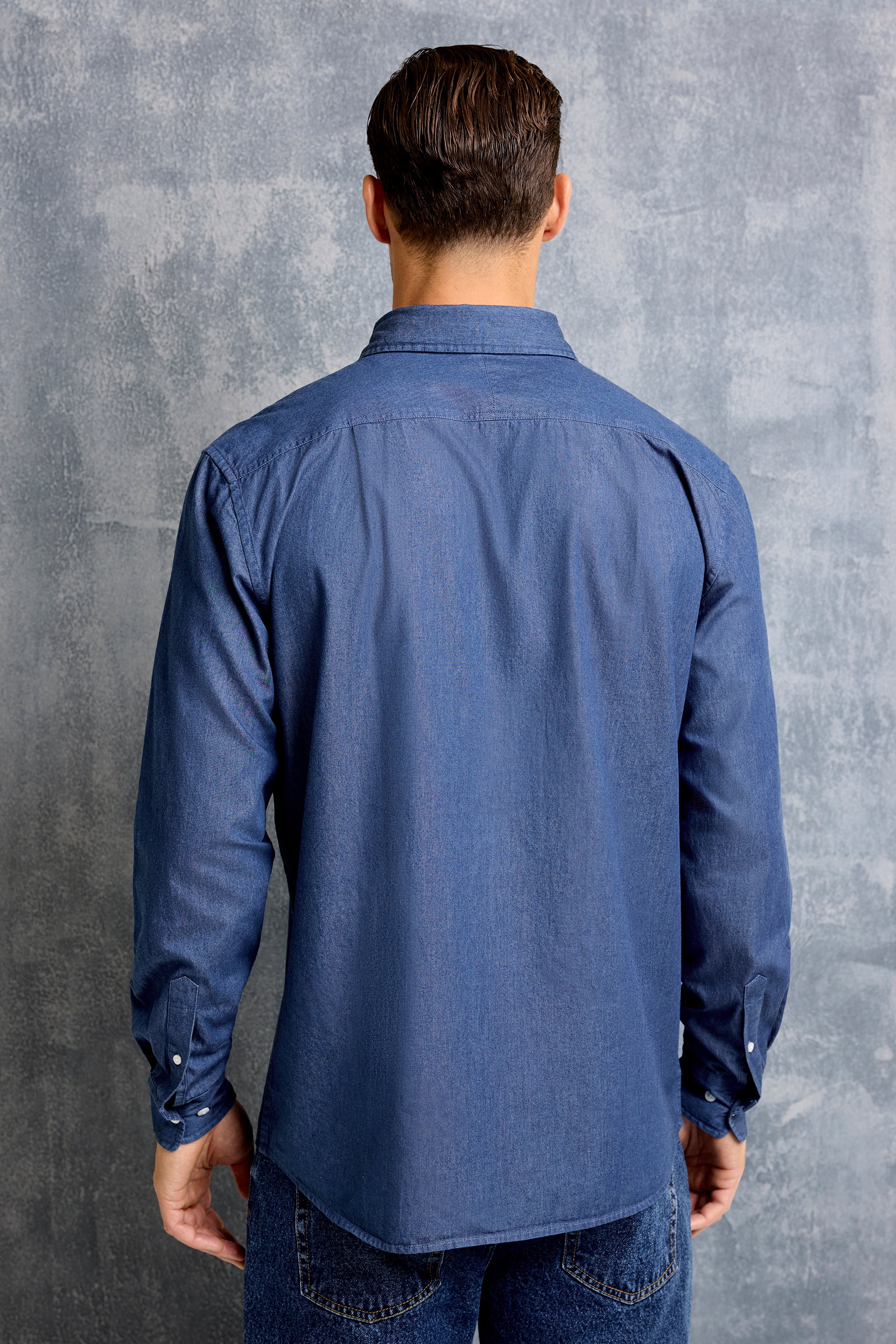 THE CHAMBRAY SHIRT - Image 7